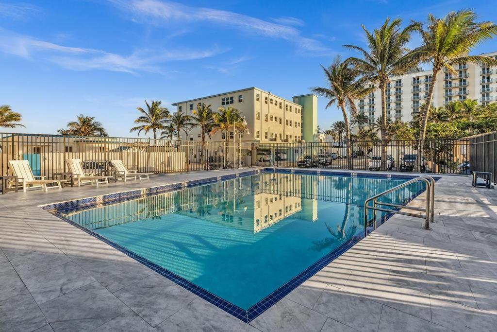 Beachfront & Pool Near Marriott Hollywood Beach Bagian luar foto