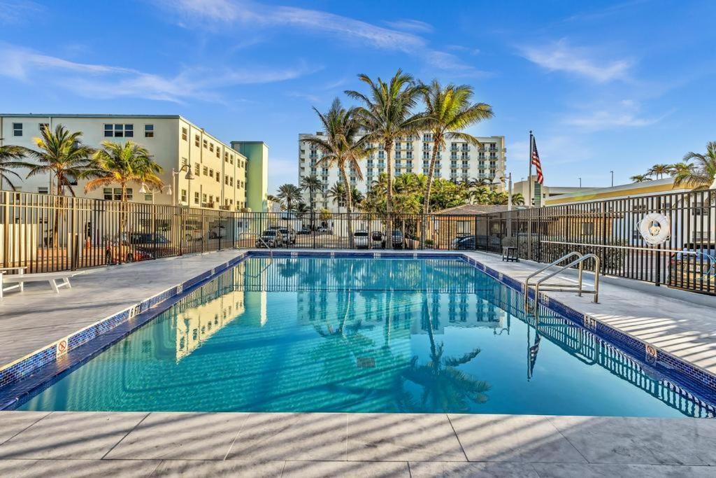 Beachfront & Pool Near Marriott Hollywood Beach Bagian luar foto